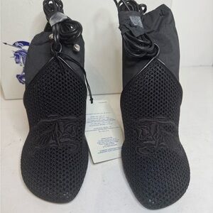 $1075 BURBERRY Mesh Embroidered Pumps Size 35/5 New